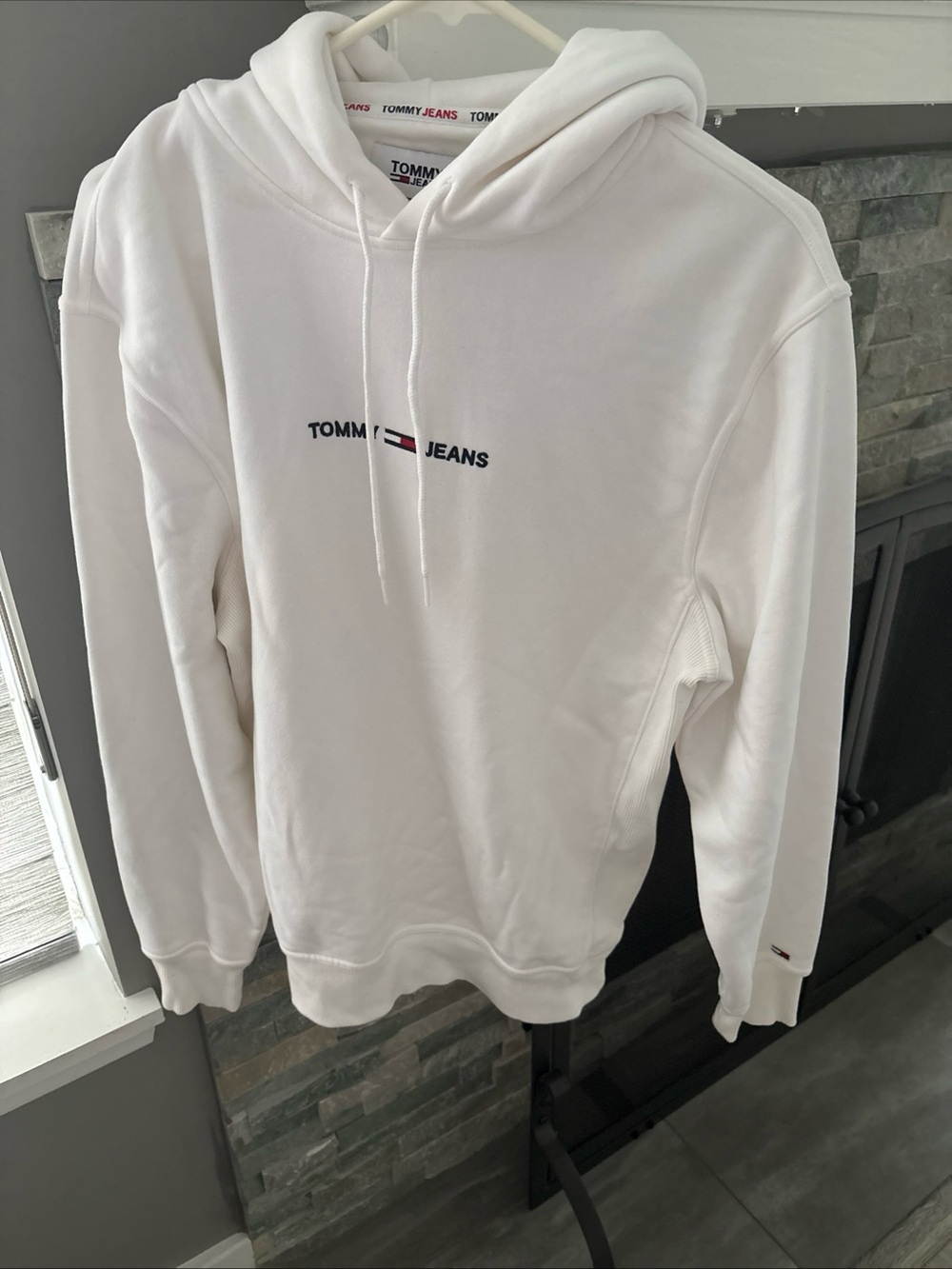 Tommy Hilfiger White Pullover Hoodie with Flag Logo